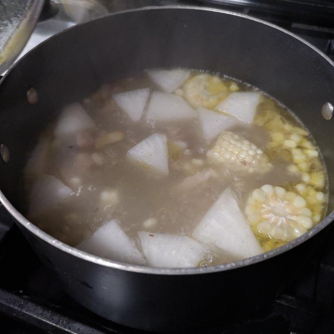 连吃三碗的玉米山药排骨汤