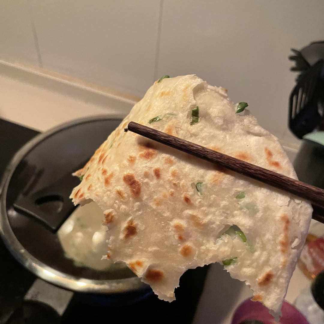 家常葱油饼 柔软多层 凉了也不硬 附细节视频详解
