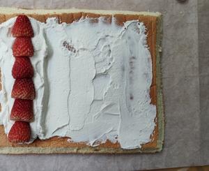 草莓🍓奶油蛋糕卷的做法 步骤5