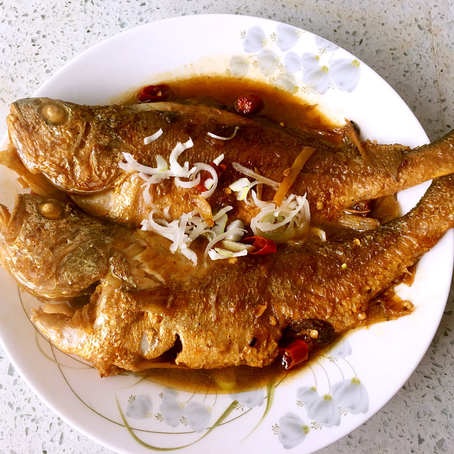 红烧黄鱼—鱼皮不破的小窍门