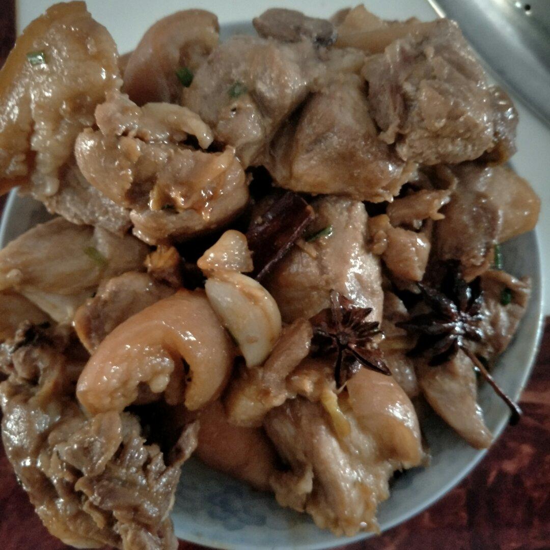 美味的家常菜：红烧猪蹄