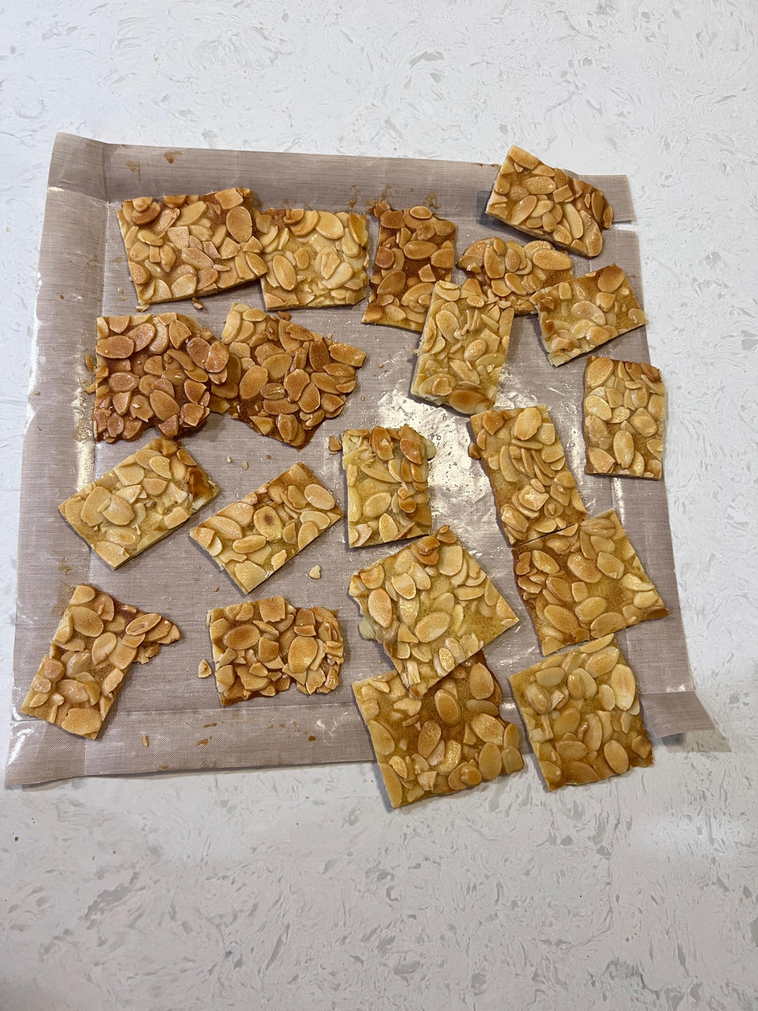 奶香浓郁｜巨好吃的焦糖杏仁酥～瓦片酥