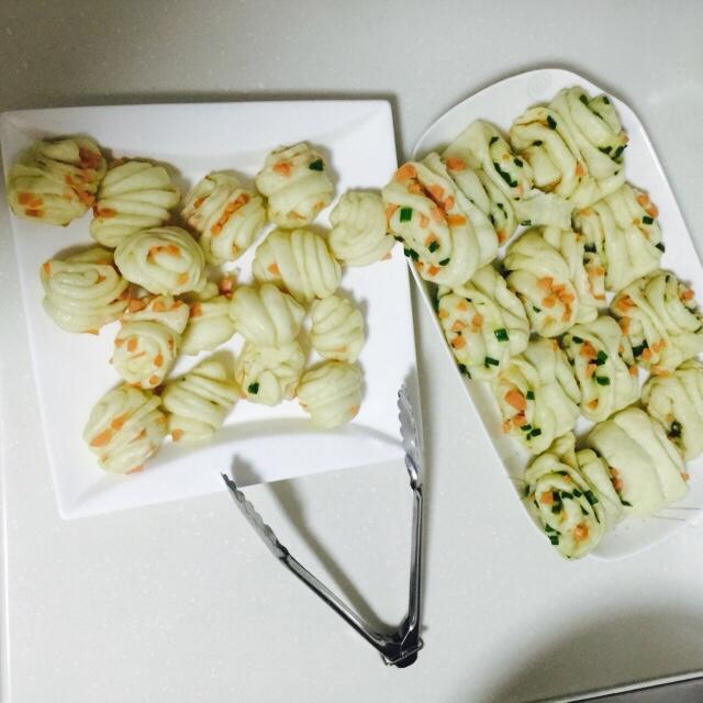 最好吃的火腿葱香花卷—附让葱不变黄的小窍门