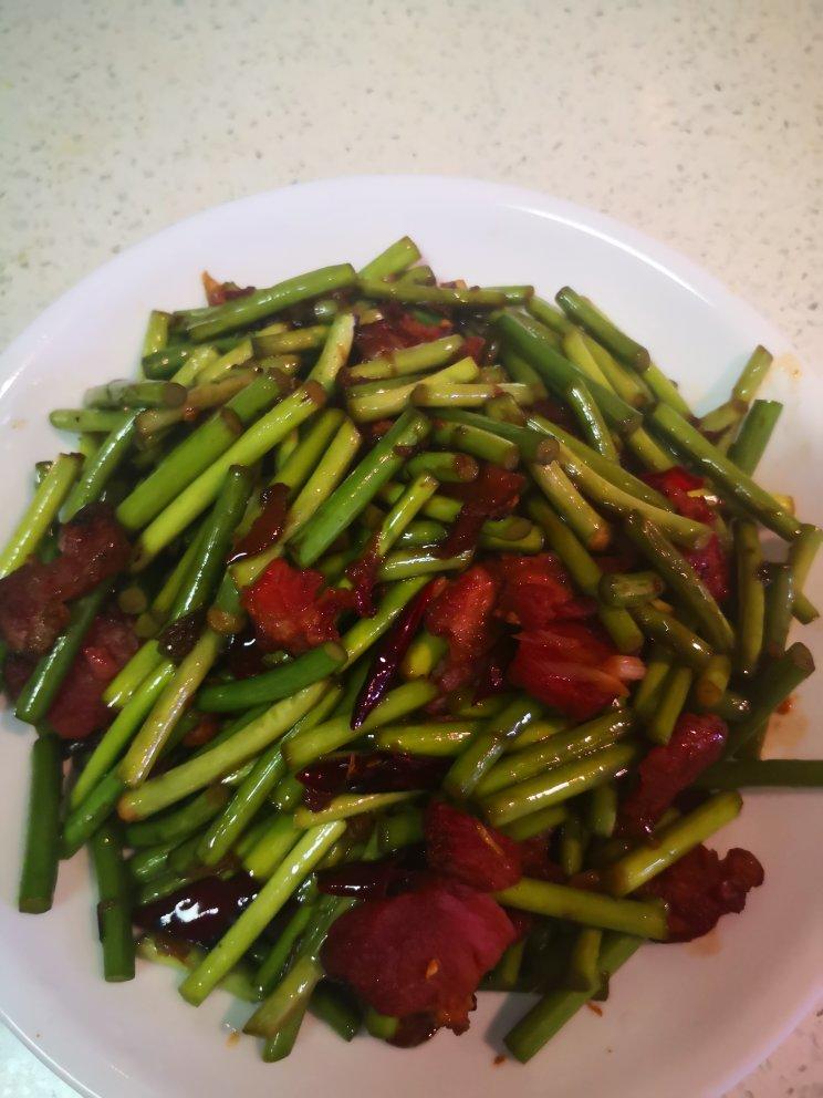 超级下饭的腊肉香肠炒蒜苗