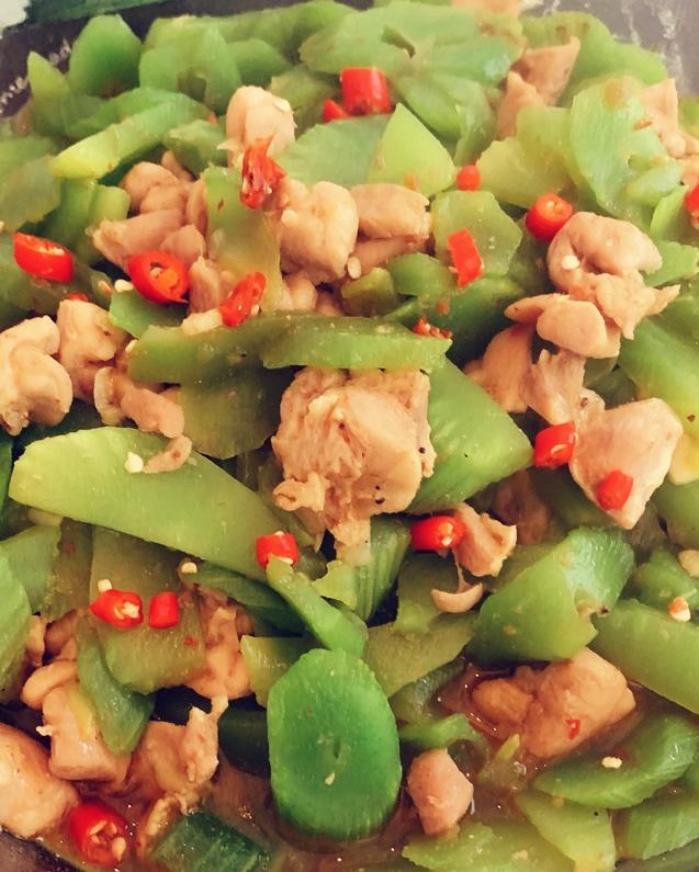 （飞利浦空气炸锅）辣子鸡胸肉/鸡腿肉闷缸豆（减脂瘦身菜）