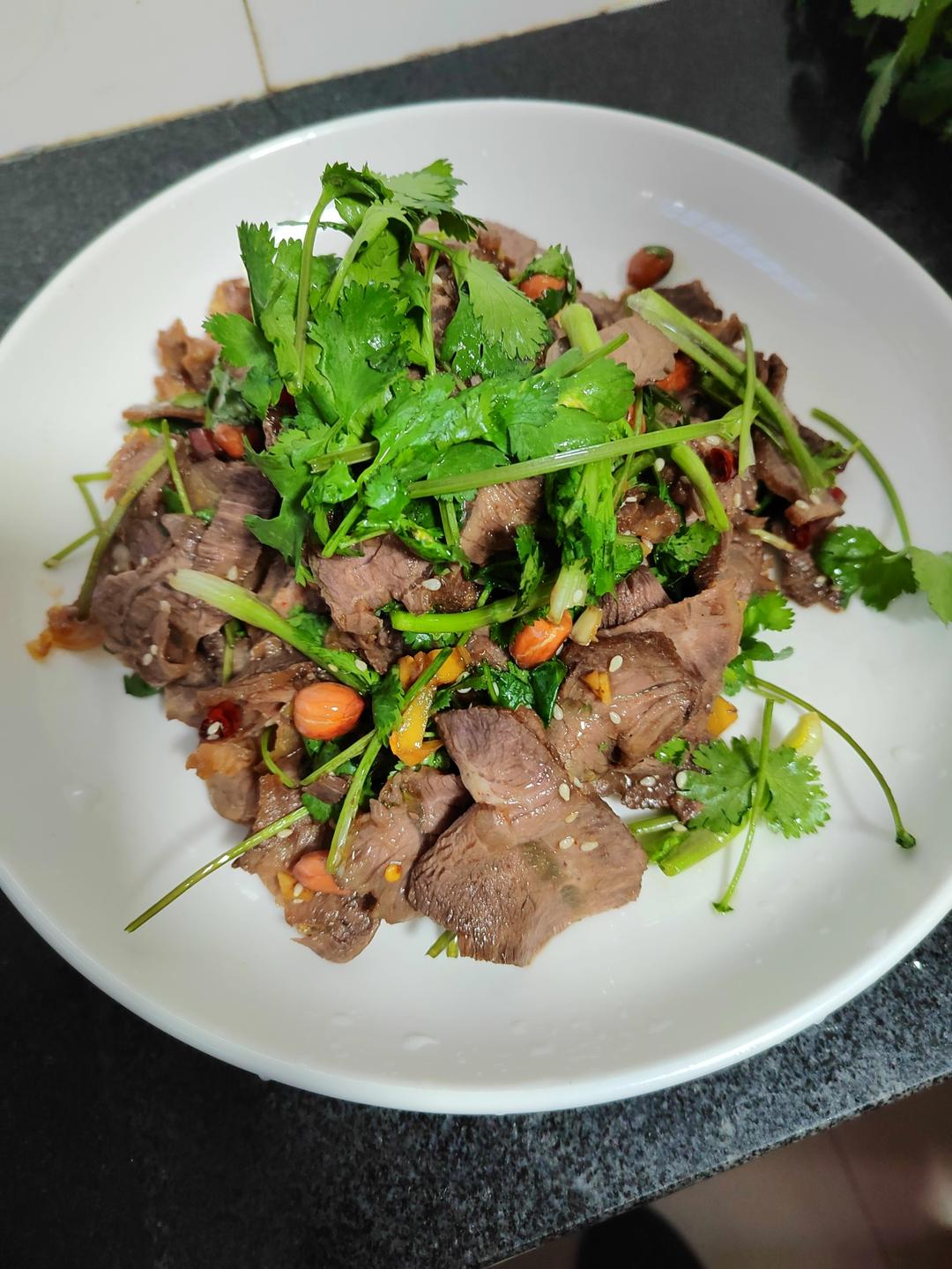 凉拌卤牛肉