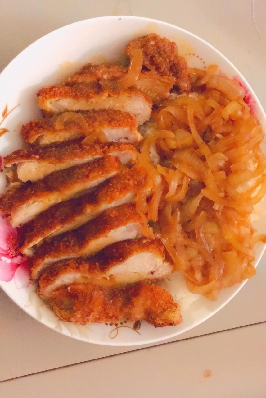 日式猪排饭配味噌汤