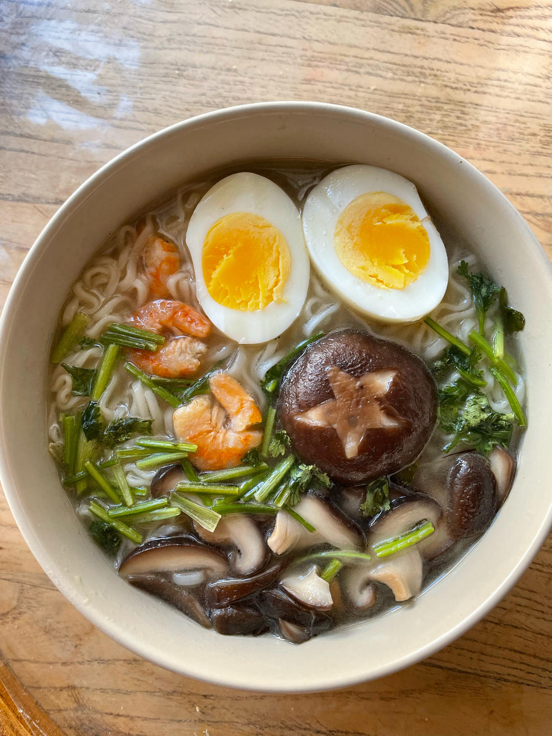 鲜虾香菇乌冬面