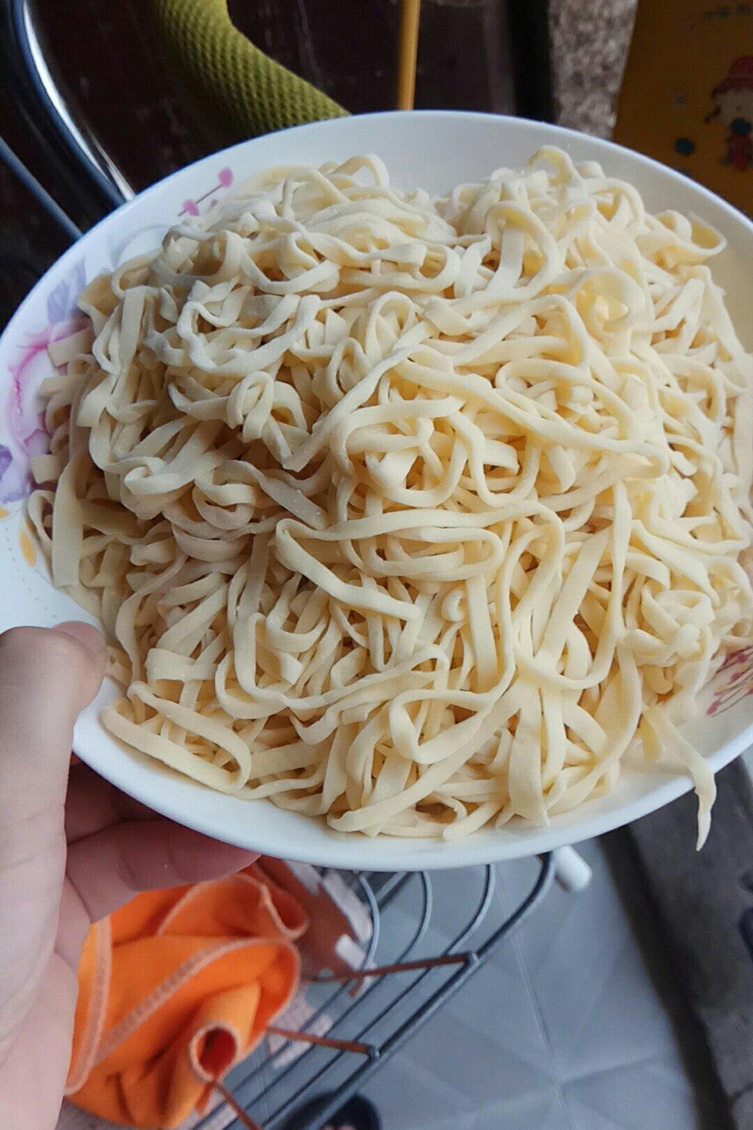 yuefen做的快手纯手工擀面条