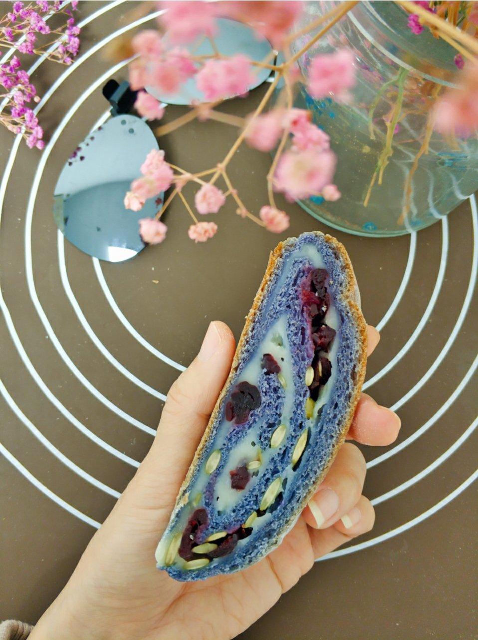 星空坚果麻薯欧包（蝶豆花版）