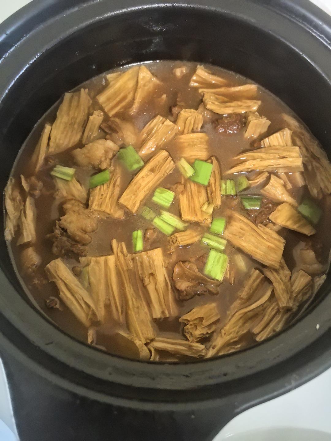 南乳腐竹牛腩煲