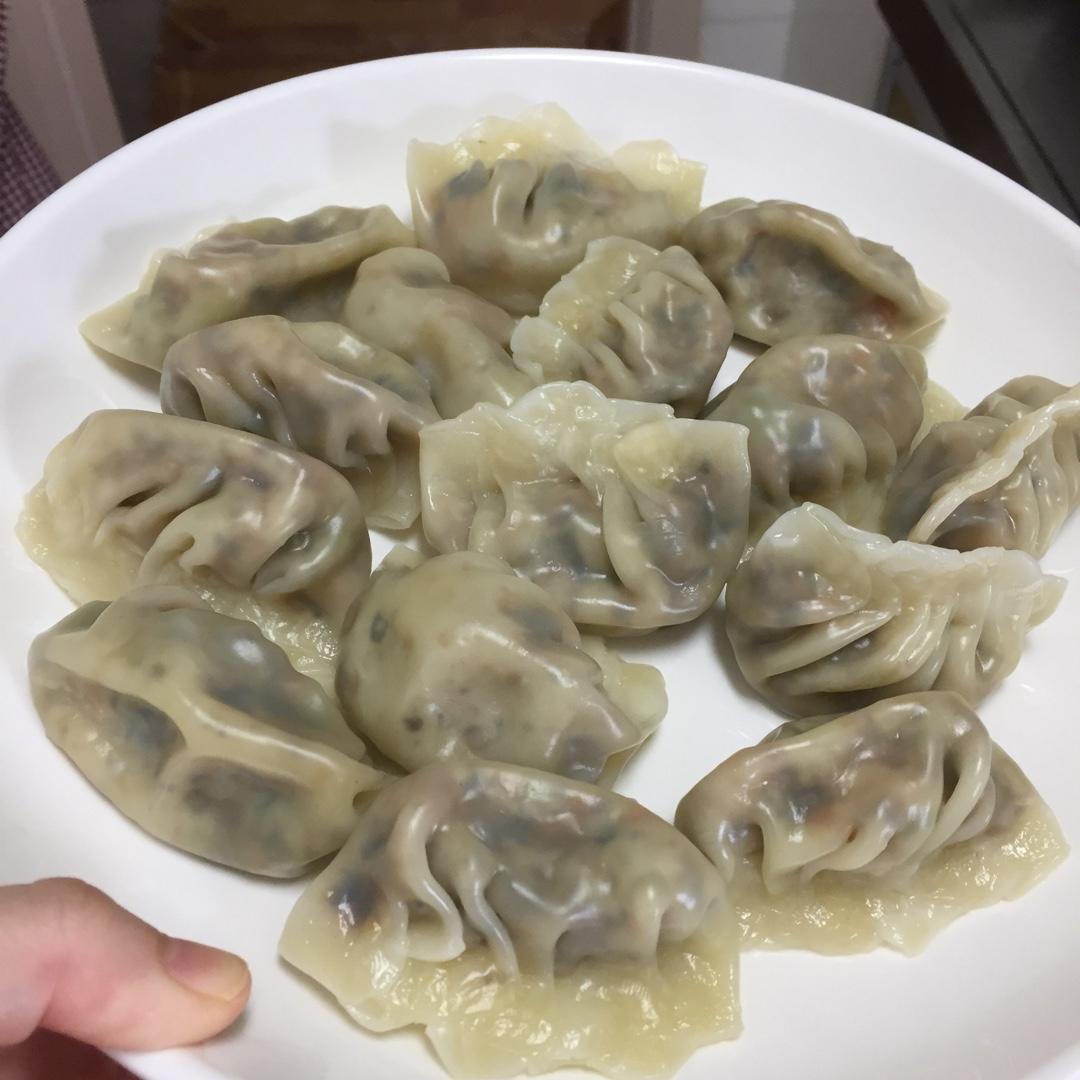 小竹卿卿做的胡萝卜鸡蛋香菇木耳素馅饺子