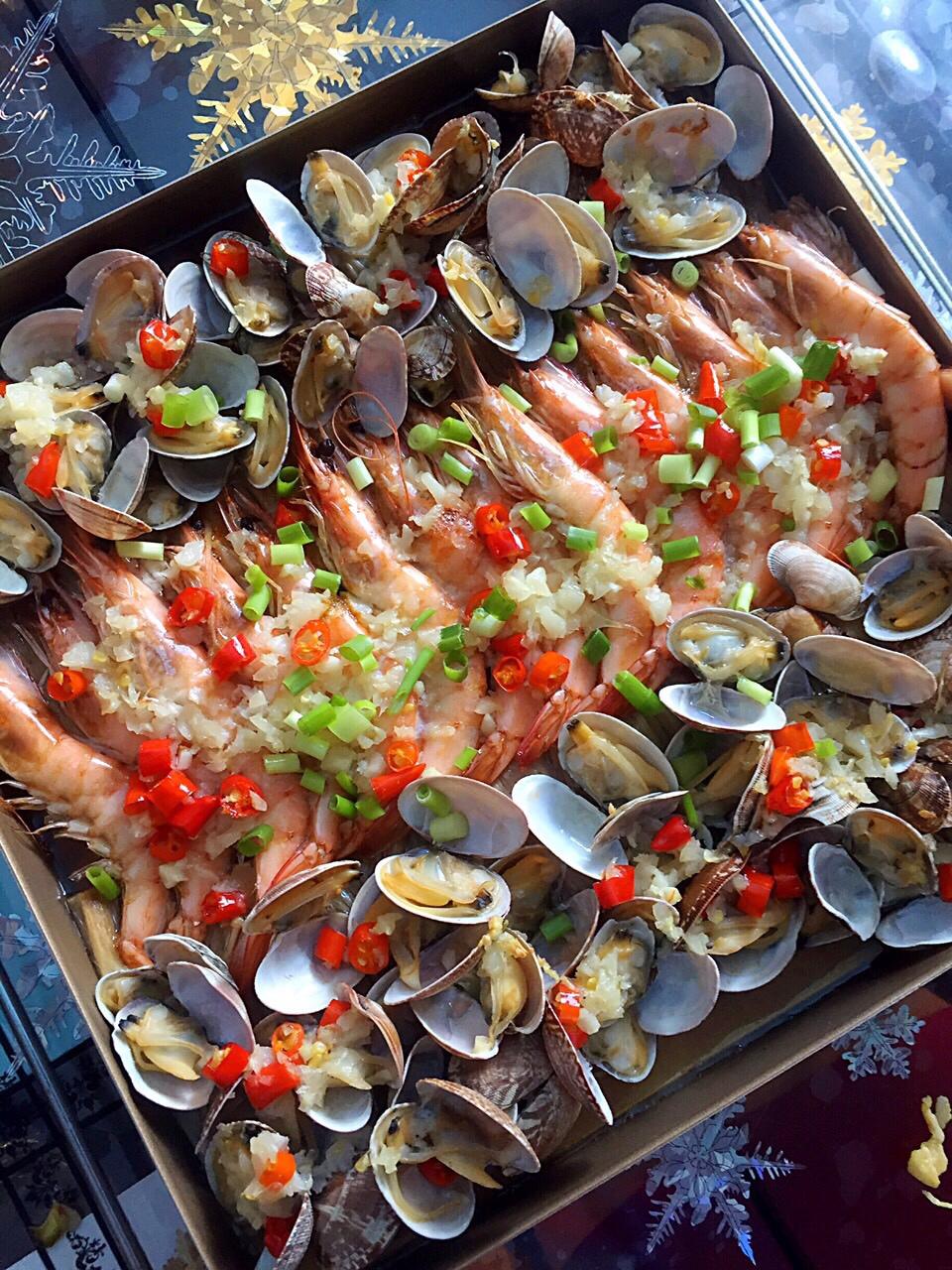 蒜蓉金针菇烤花蛤虾