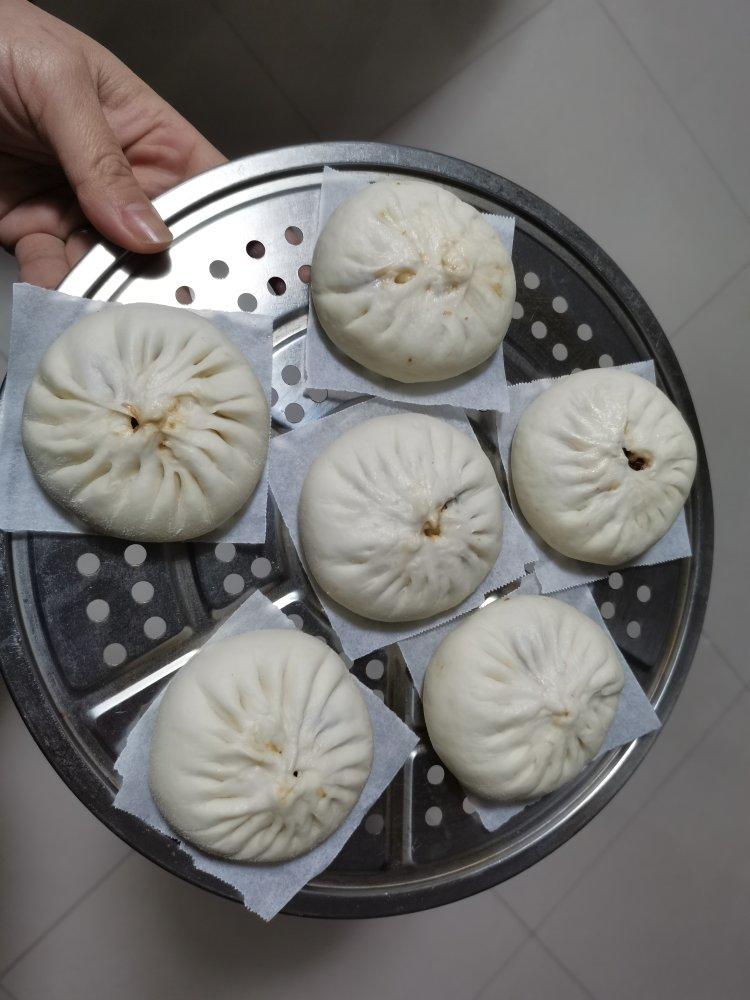 松软多汁的肉包子