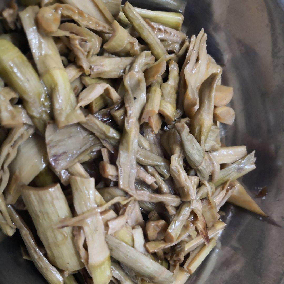 一个人能吃两盘的油焖笋