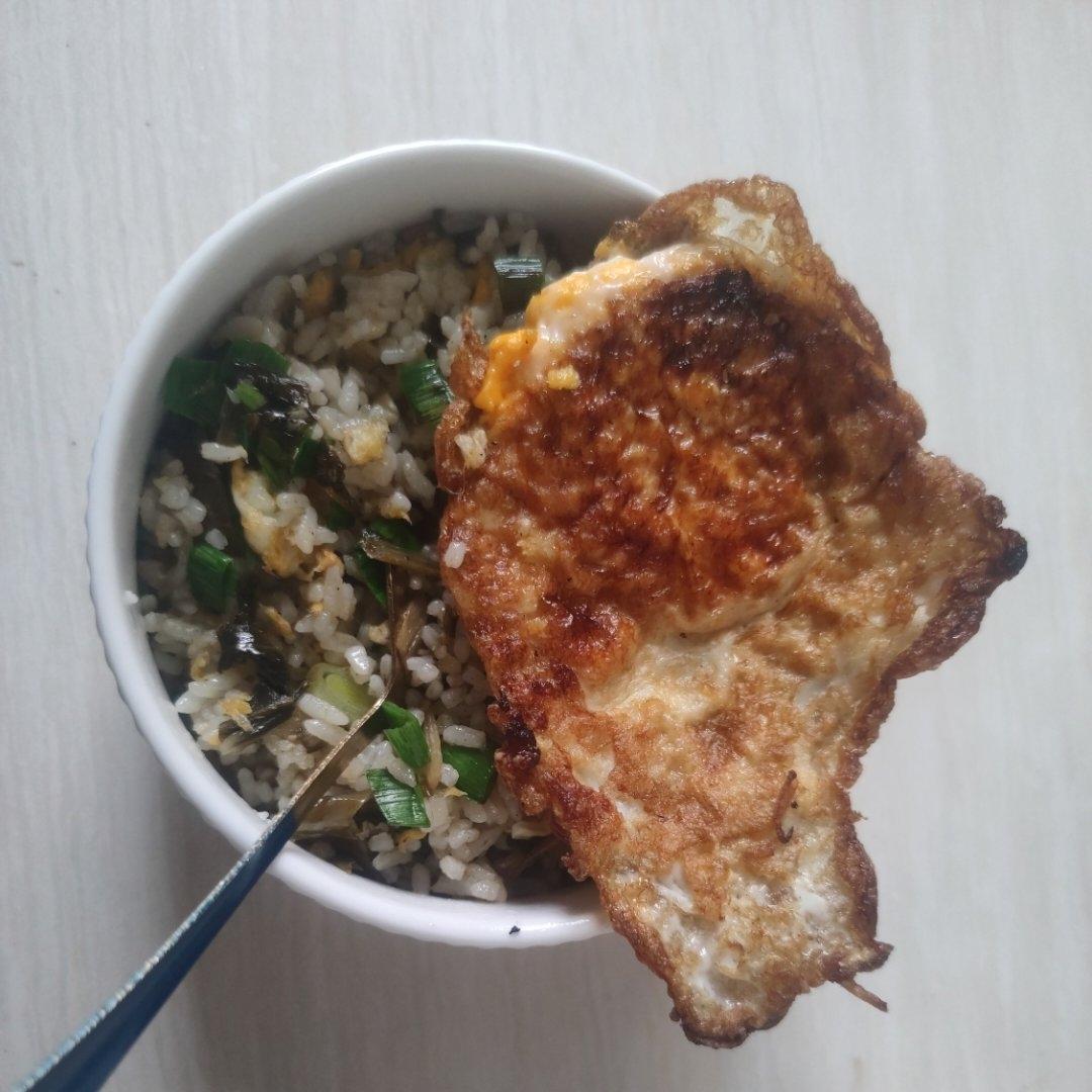 五分钟简单又好吃的雪菜炒饭