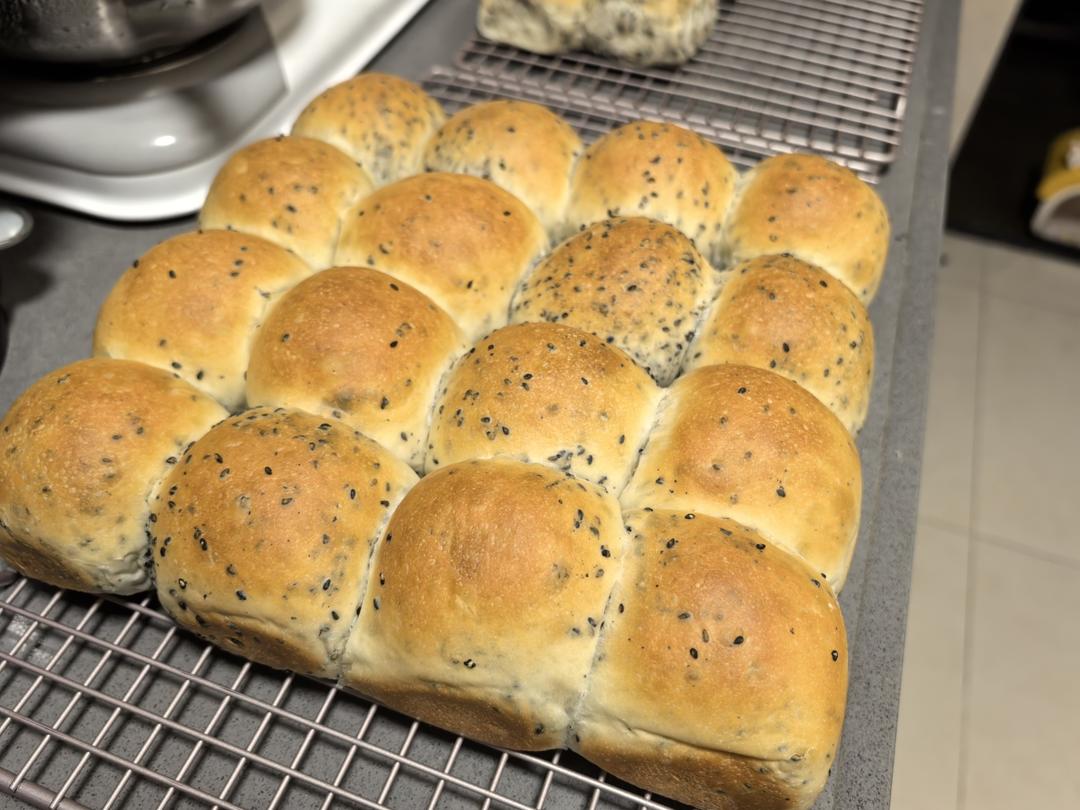 咸香柔软的黑芝麻小餐包｜新手友好