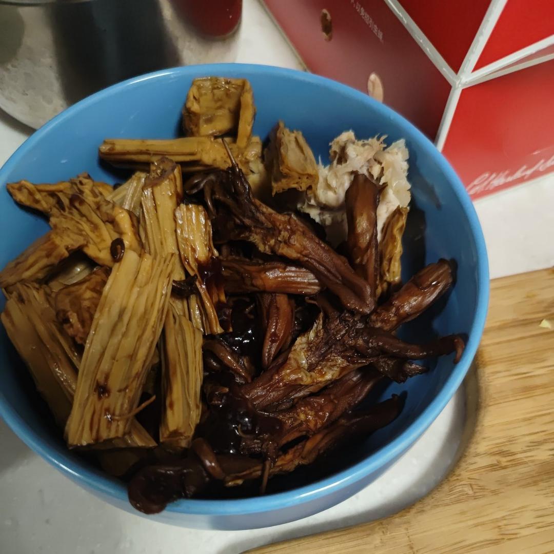 周黑鸭就是这个味儿~~卤鸭舌•鸭翅•鸭脖•鸭肠