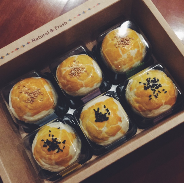 萌得掉渣渣的蛋黄酥