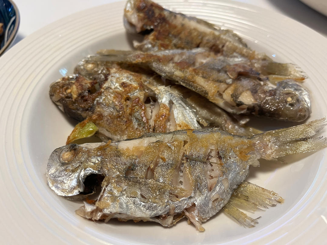 煎鱼/煎黄花鱼/漂亮不掉皮/铁锅煎鱼不粘锅