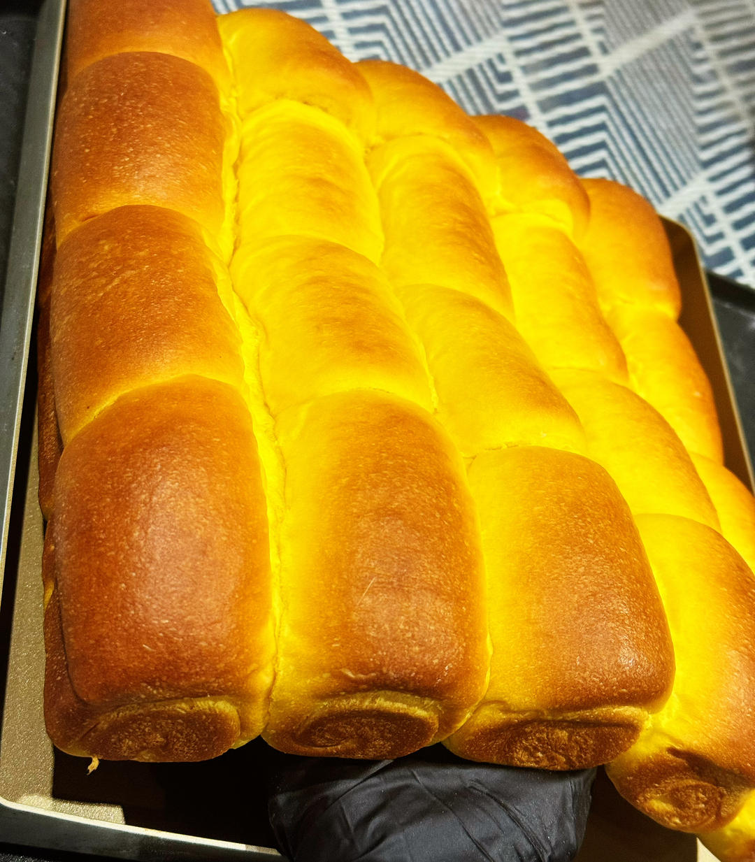 不加一滴水！这南瓜餐包太拉丝了，做法巨简单！