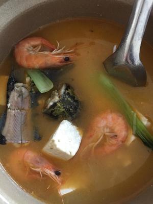 黄刺鱼炖大虾豆腐的做法 步骤3