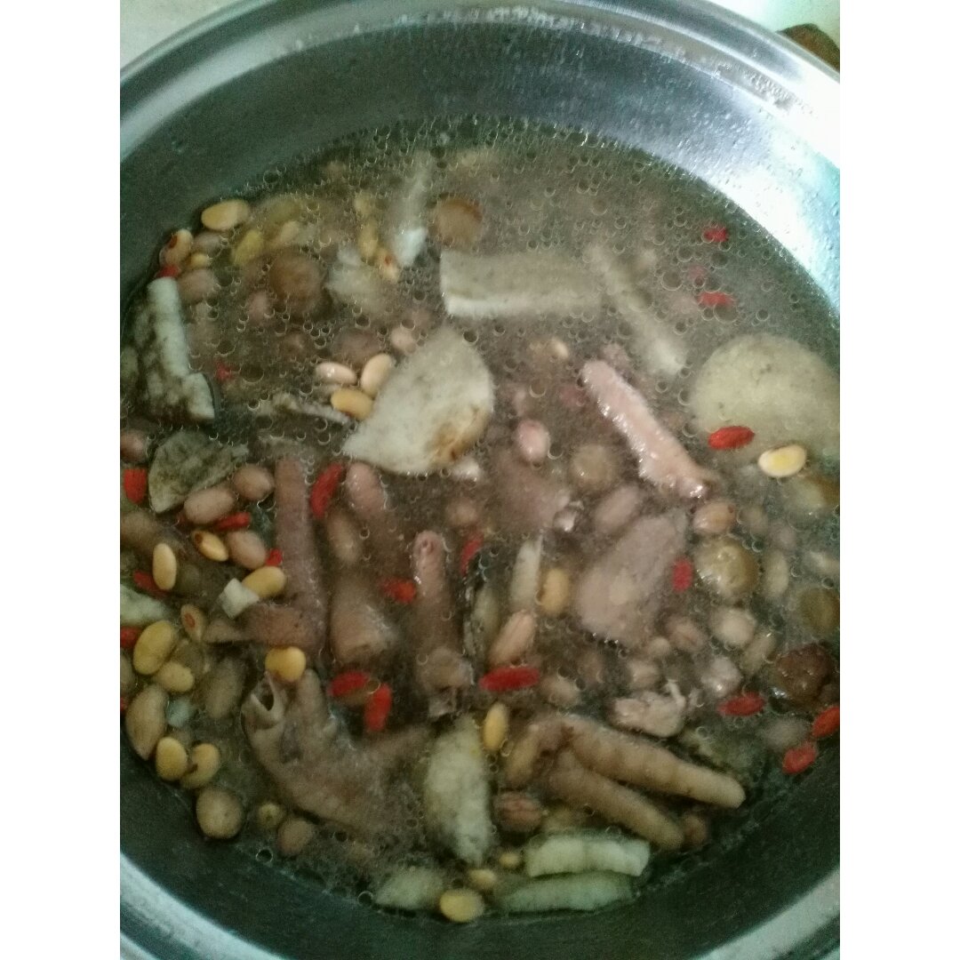 养颜山药杂豆煲鸡脚