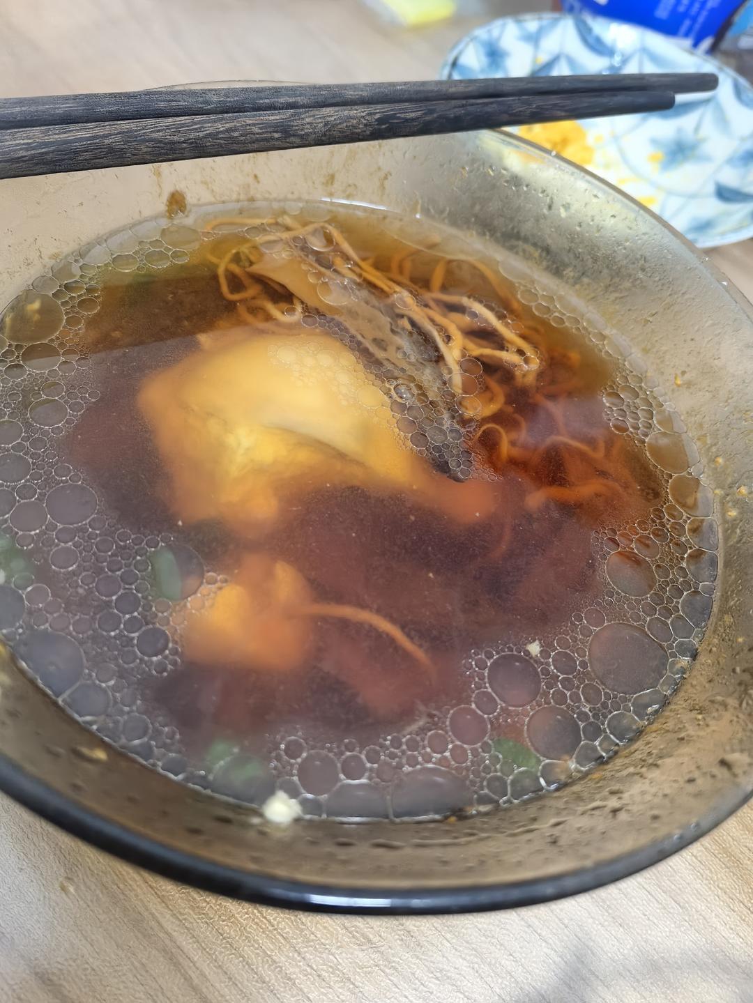 南昌鸡蛋肉饼瓦罐汤！是鸡蛋死死压着肉饼卧在罐底的那种！（电炖盅版）