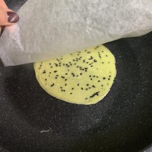 🌸平底锅芝麻蛋卷的做法 步骤9