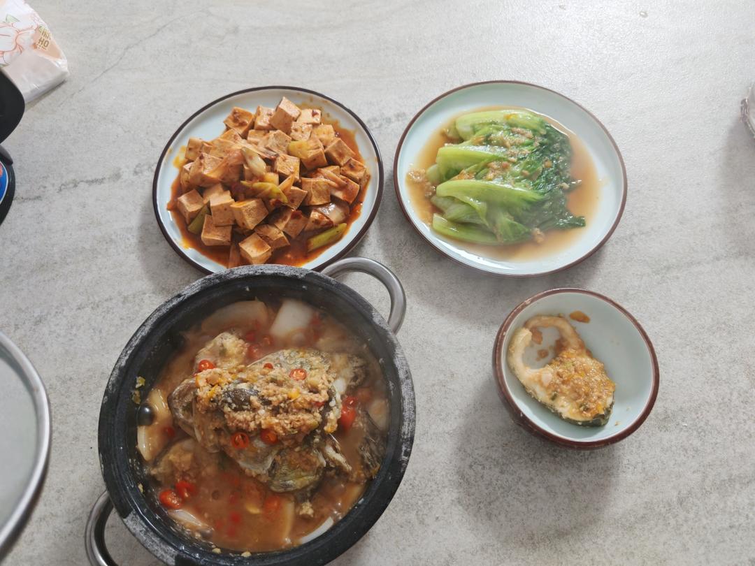 砂锅焗蒜香桂鱼（超级下饭）