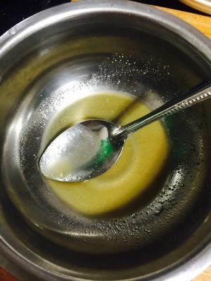 虾滑排骨菌菇汤的做法 步骤2