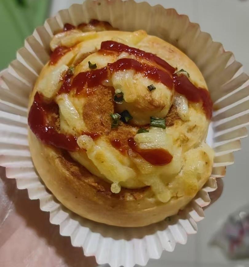 沙拉肉松面包🧀🍅🥗