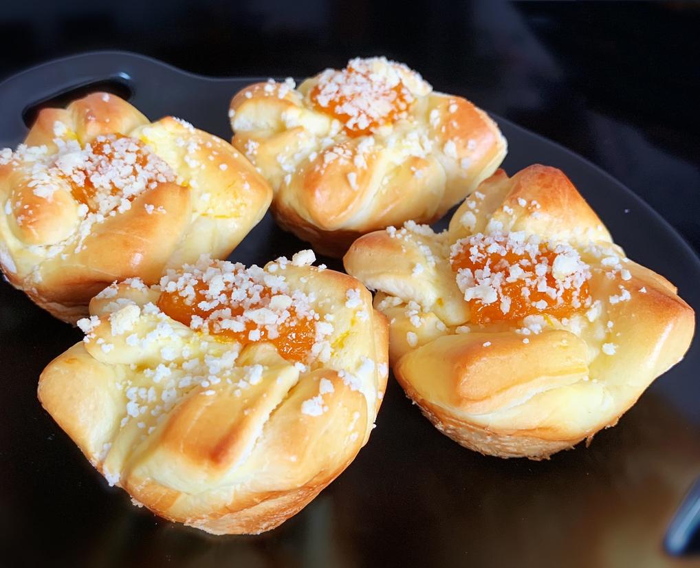 奶酥果酱全麦小面包
