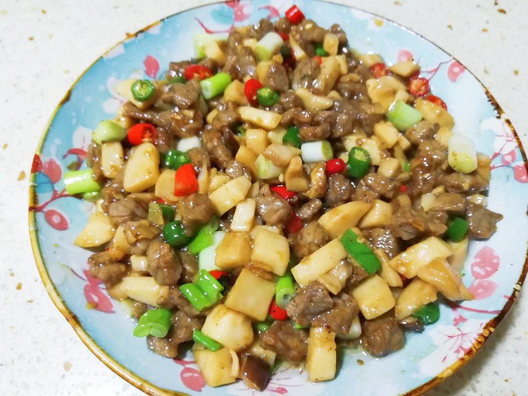 家常菜~杏鲍菇烧牛肉粒
