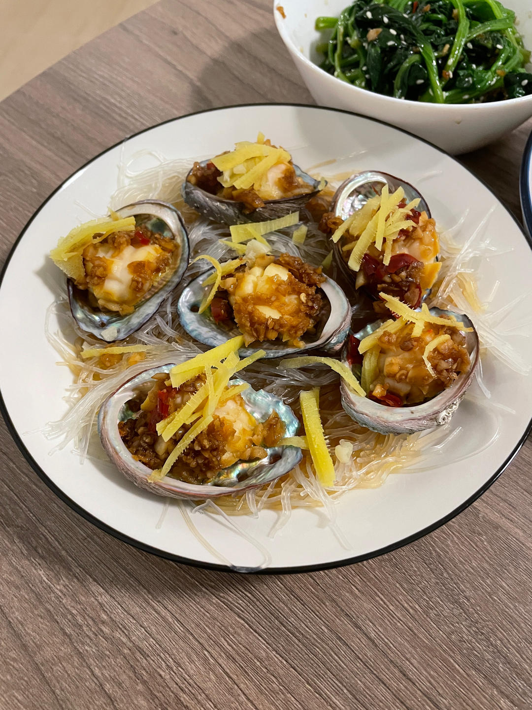 蒜蓉粉丝蒸鲍鱼