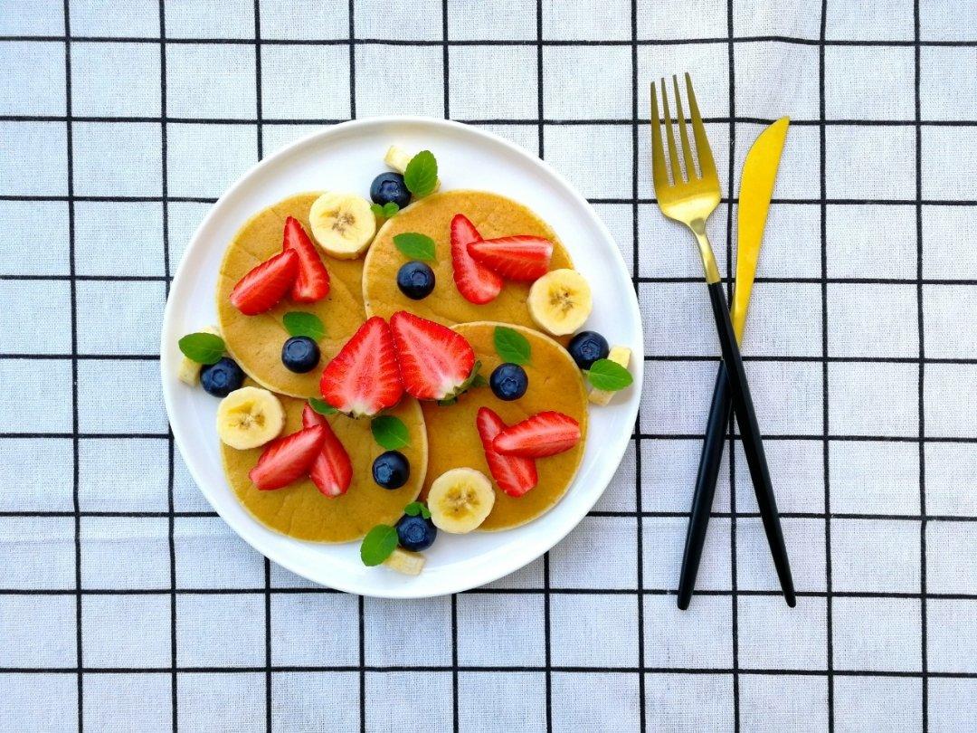 【减脂早餐】无油香蕉松饼（超简单）