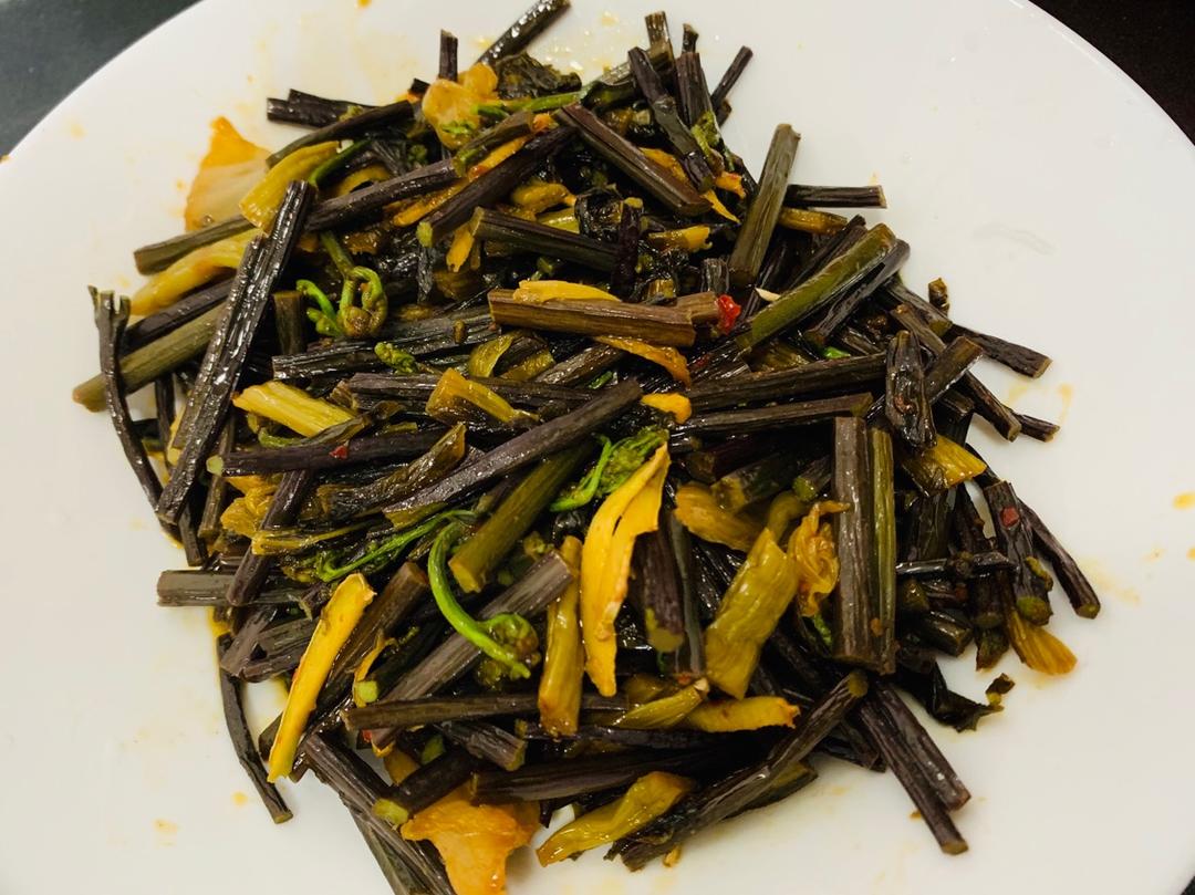 【圆满素食】时令鲜蔬丨酸辣蕨菜