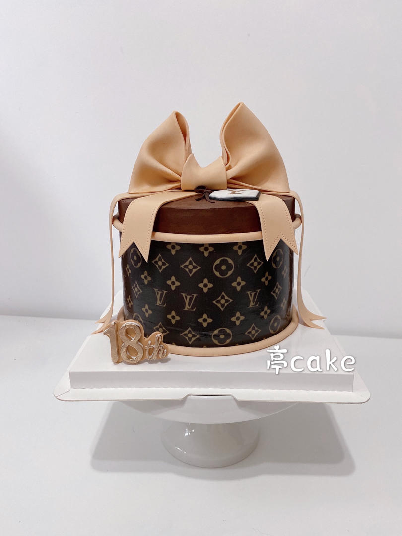 翻糖蝴蝶结淡奶油蛋糕