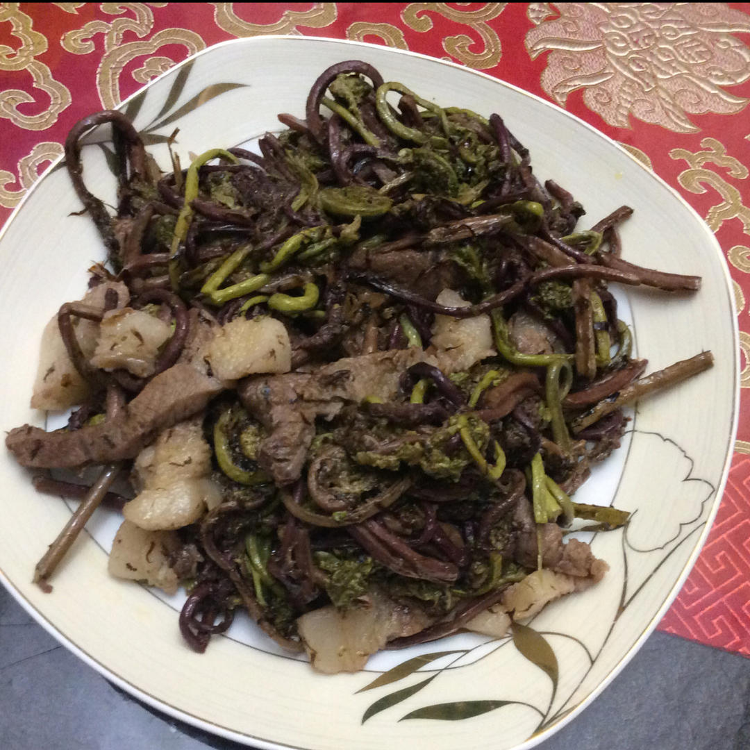炒野生蕨菜