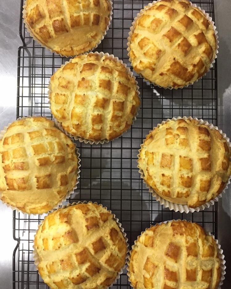 好吃到炸裂的港式菠萝包（附带制作酥皮的小视频）