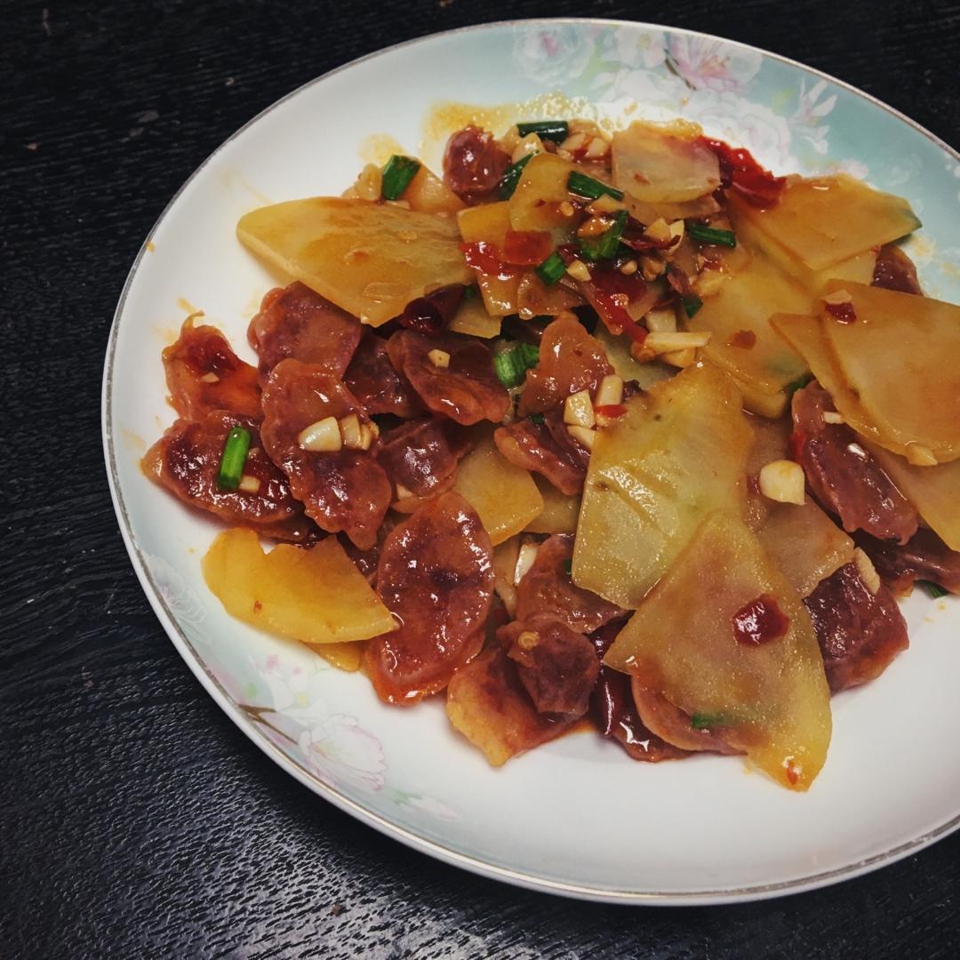 酱香土豆炒腊肠