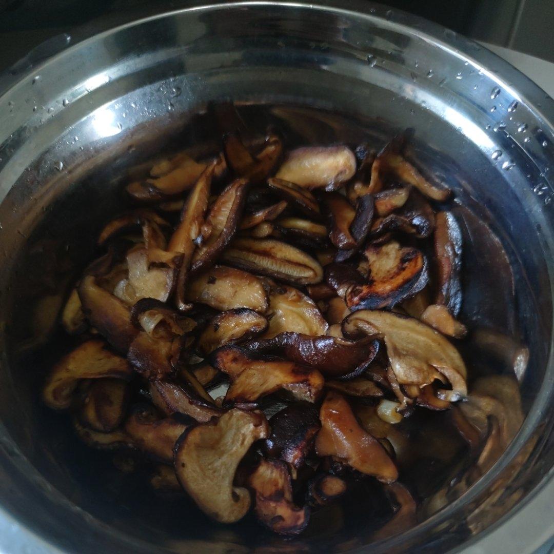 香菇这样炒比肉都好吃😋素炒香菇