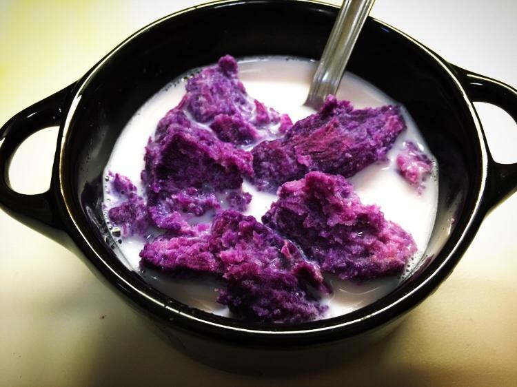 软软甜甜牛奶紫薯泡～微波炉版