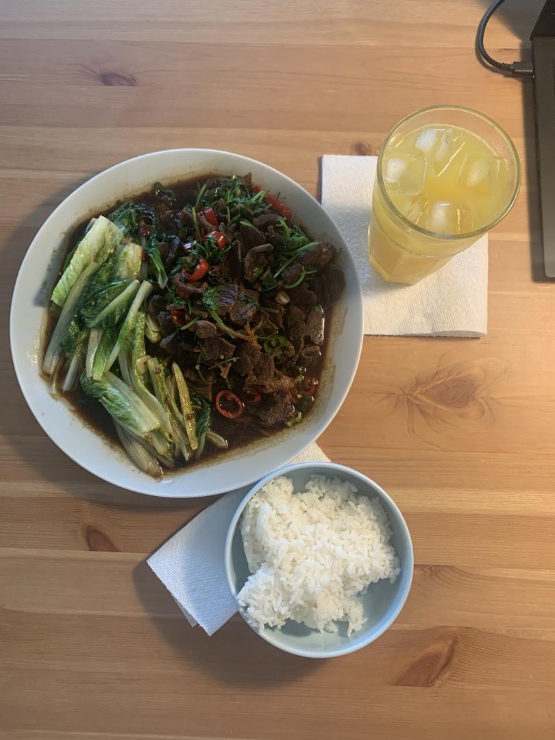 〈小炒黄牛肉〉，这个太好吃了。欣小厨 😉