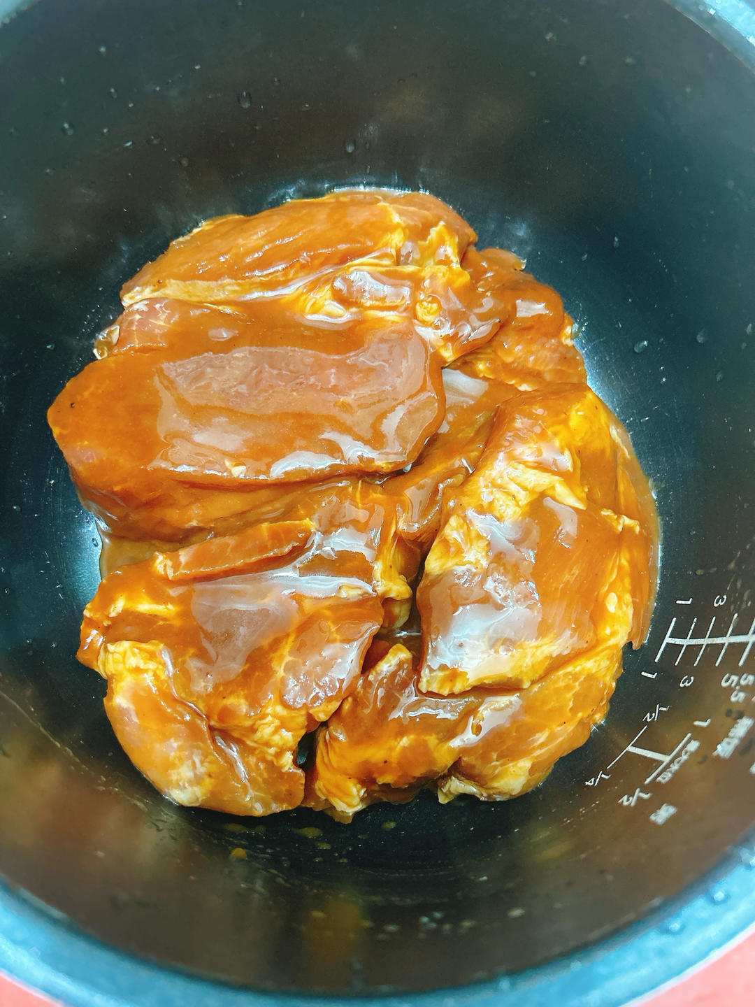 不加一滴水的电饭煲叉烧