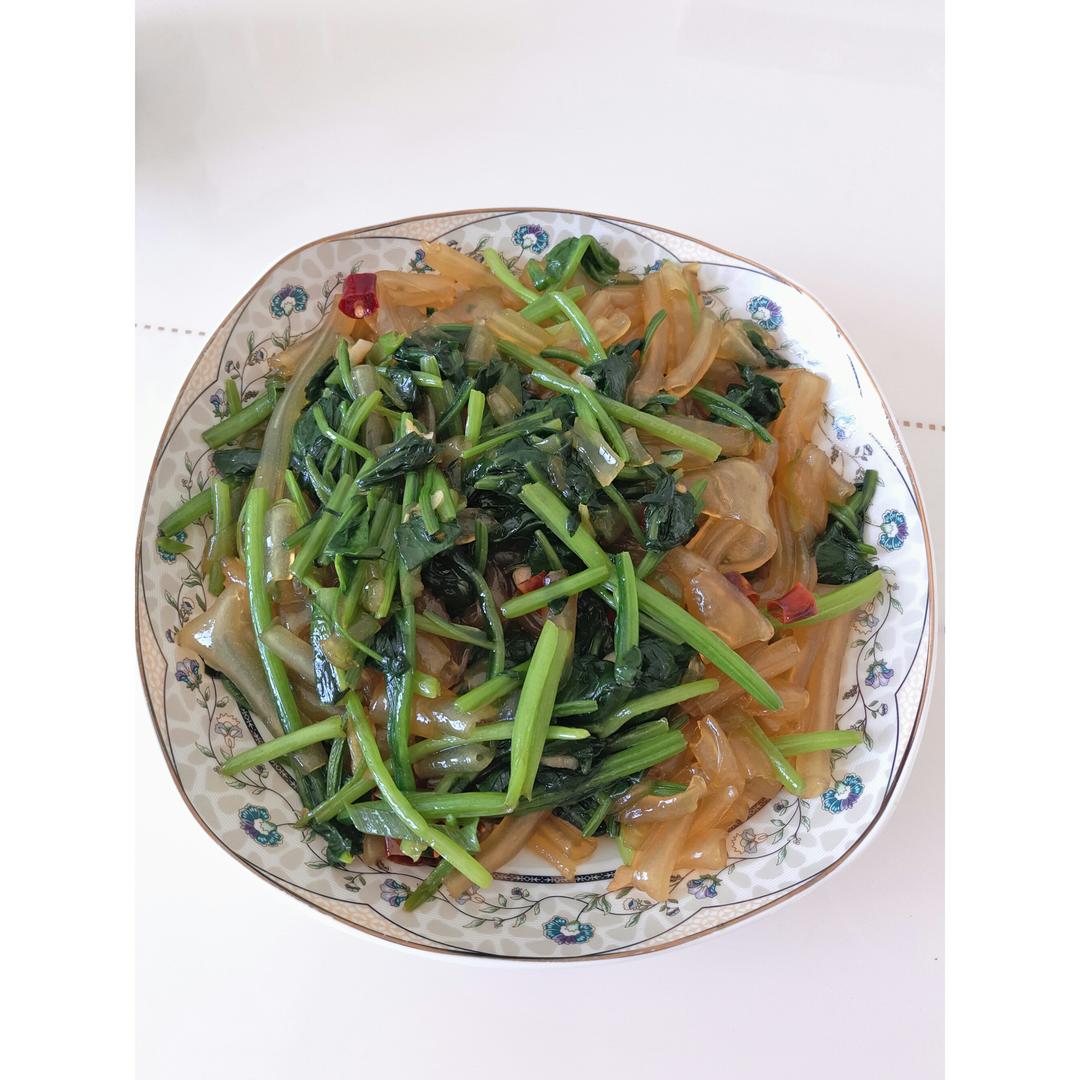 炒粉皮。