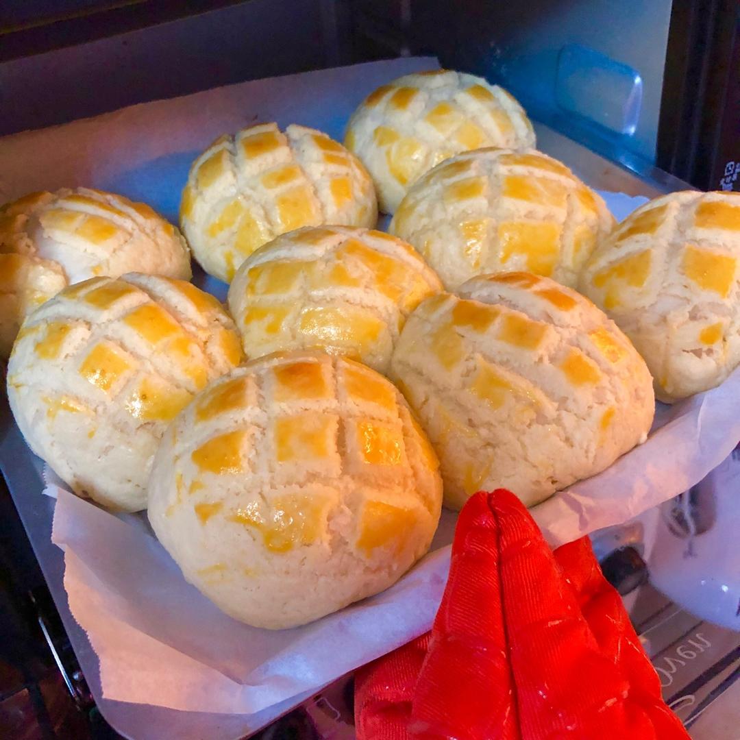 好吃到炸裂的港式菠萝包（附带制作酥皮的小视频）