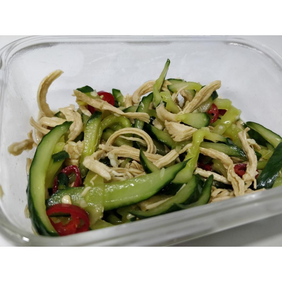 夏日爽口的鸡丝黄瓜