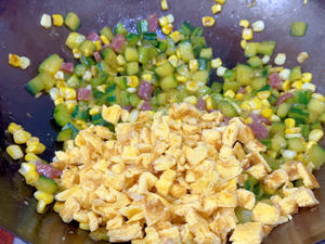 鸡蛋🍳玉米🌽青瓜粒的做法 步骤7