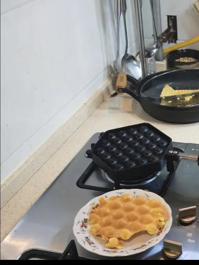 11岁女孩自制鸡蛋仔的做法